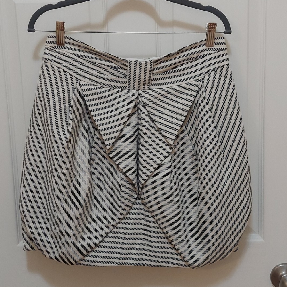 Eva Franco pleated bow front skirt size 10